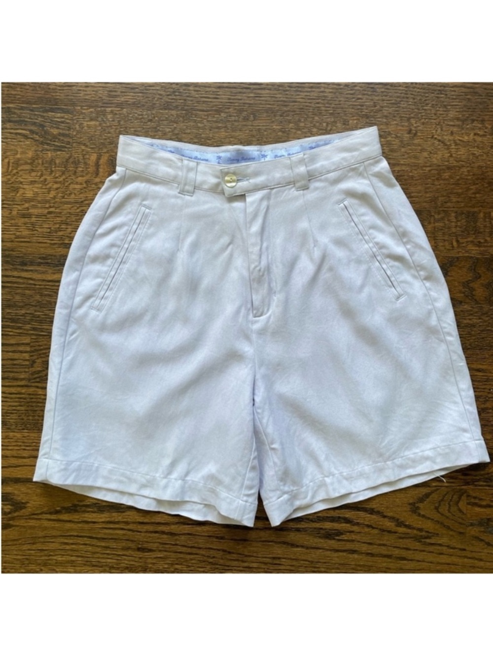 Tommy Bahama Silk High Waist Vintage Shorts in Light Purple. Size 4.